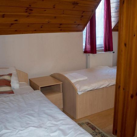 Gilde Panzio Bed & Breakfast Pilisvorosvar Exterior photo
